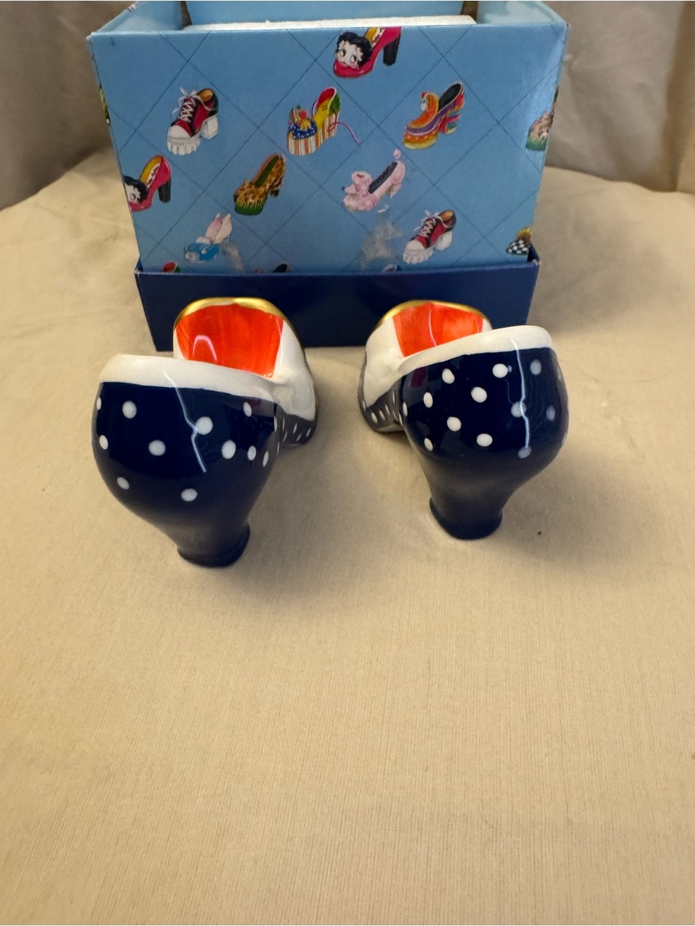 Vintage 1999 I Love Lucy High Heel Shoe Salt & Pepper Shakers Vandor - Picture 4 of 6